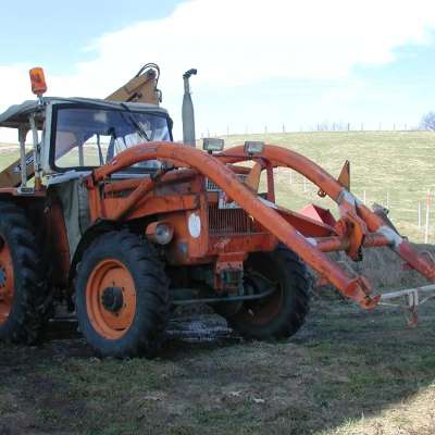 Allradtraktor Fiat mit Frontlader