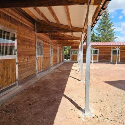 Stallbau in Massivkonstruktion - Pferdebox für den Pferdestall & Außenstall