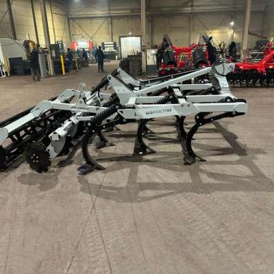 Grubber Pluton Flügelschargrubber Tiefengrubber Bodenbearbeitung
