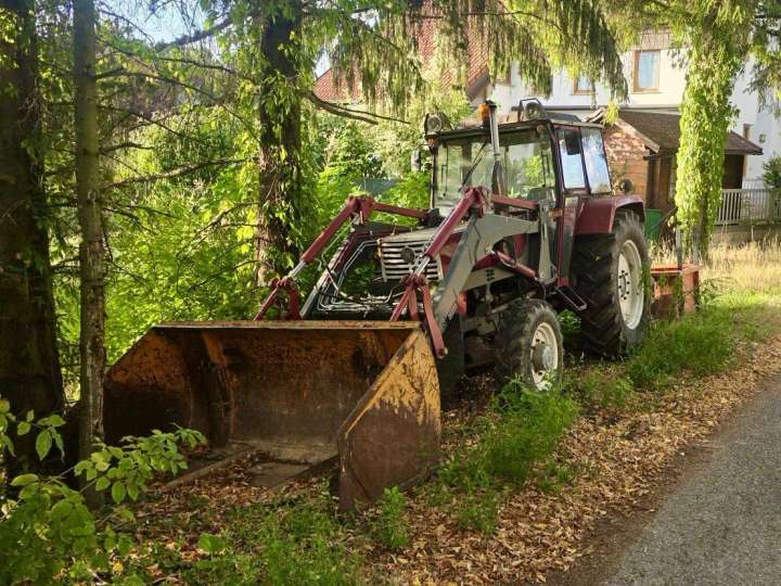 Steyr 70a Allrad mit Frontlader und Palettengabel