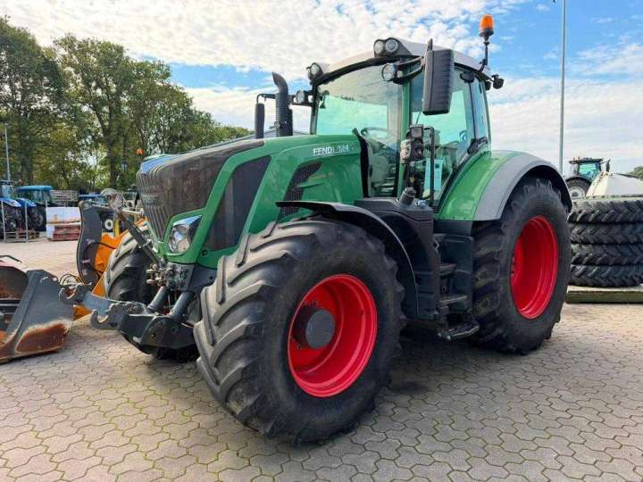 Fendt 824 Vario – Bj. 2015, 240 PS, 10.168 Bh, Front- und Kabinenfederung