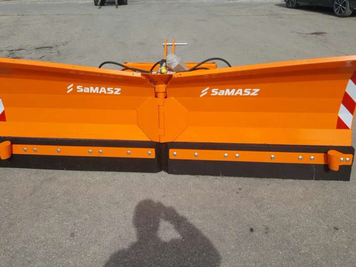 Schneeschild Samasz Vario Schneepflug Cat Schlepper Radlader