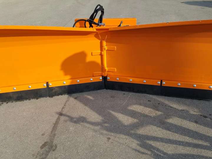 Schneeschild Vario 2,6m Teleskoplader Schlepper Radlader Hoflader