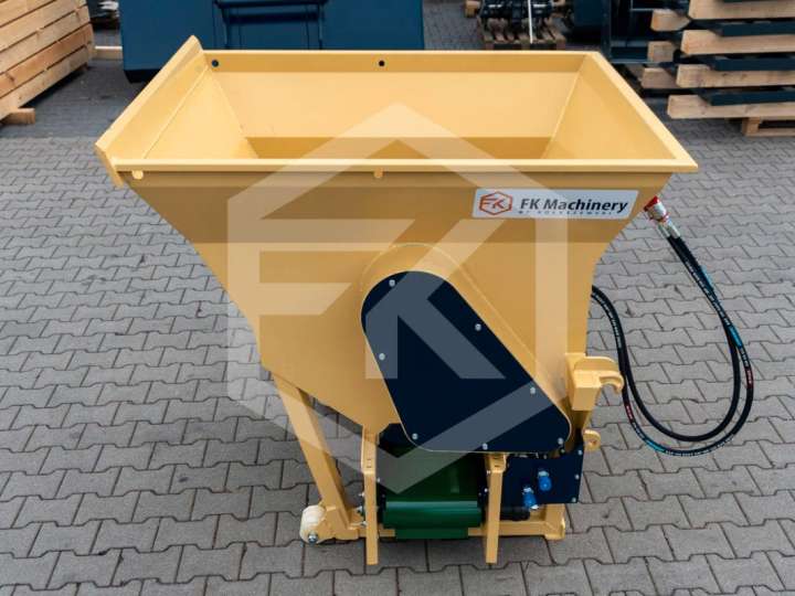 Liegeboxen Einstreugerät Futterverteilgerät Hoflader Teleskoplade