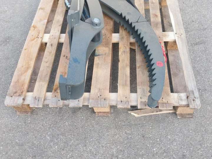 Niederhalter Stammgreifer Holzgreifer Palettengabel Frontlader