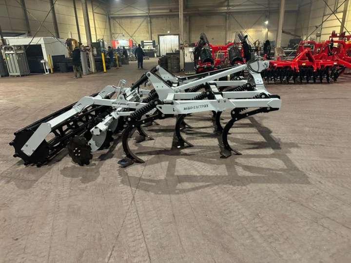 Grubber Pluton Flügelschargrubber Tiefengrubber Bodenbearbeitung