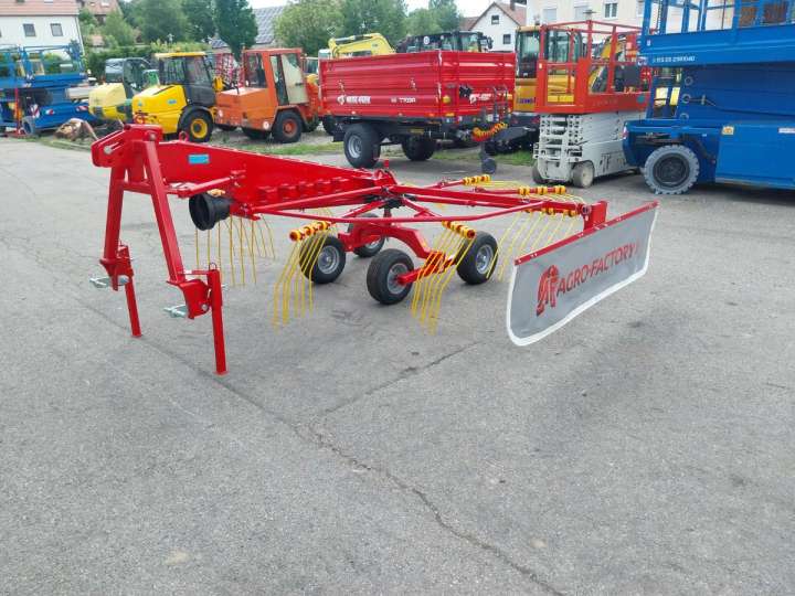 neuen Kreiselschwader Schwader 3,5m KN-350 Pöttinger