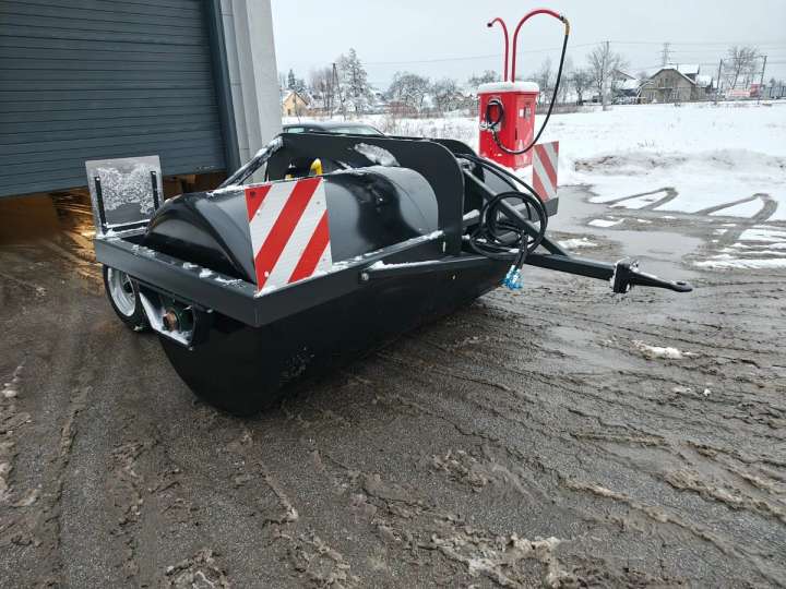 Wiesenwalze mit Fahrwerk für Schlepper Walze Ackerwalze