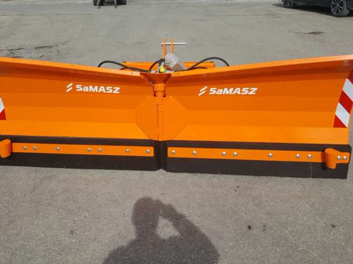Schneeschild Samasz Vario Schneepflug Cat Schlepper Radlader