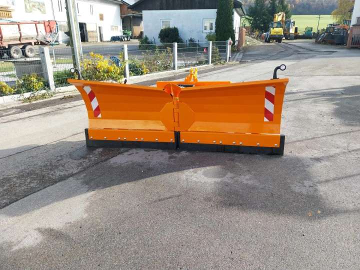 Schneeschild Vario 2,50m Schneepflug Schlepper Radlader Fendt