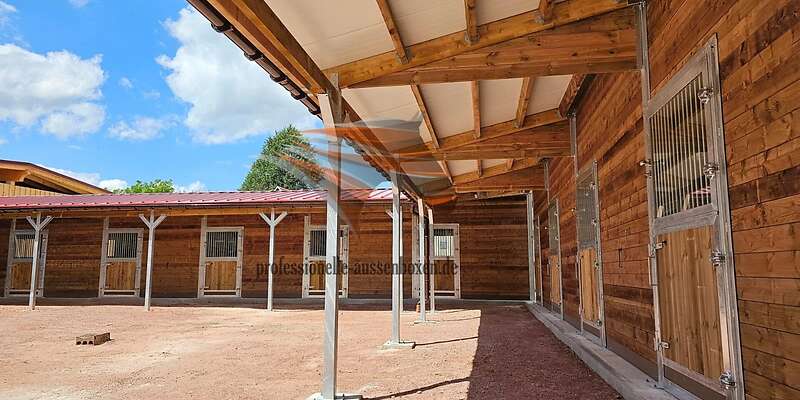 Pferdestall bauen - Außenstall, Pferdebox & Offenstall kaufen | Weidehütte & Top-Qualität Pferdeunterstand, Laufstall für Pferde