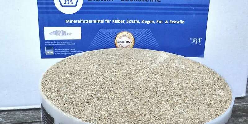 Leckstein Leckschale 2kg für Kälber Schafe Ziegen Wild Blattin