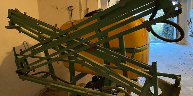 Feldspritze für Traktor zu verkaufen
