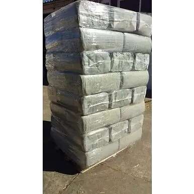 Hochwertige Heulage in handlichen Kleinballen auf einer Palette - Bild 1