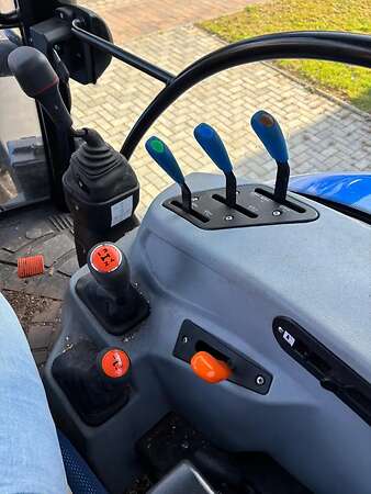 Verkaufe New Holland T5.90S - Bild 8