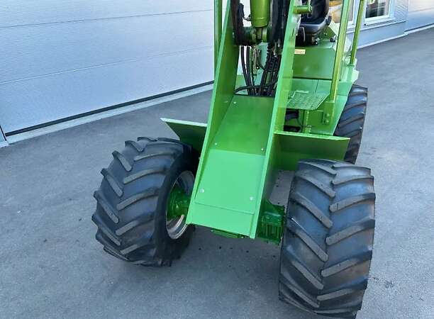 Striegel 500 DYA Hoflader Radlader mit Yanmar Motor - Bild 4