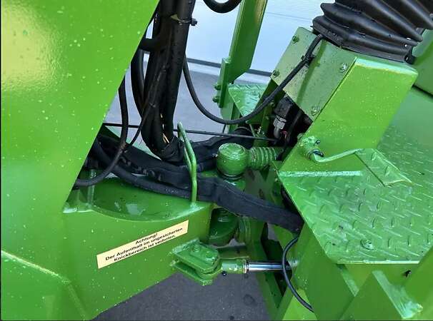 Striegel 500 DYA Hoflader Radlader mit Yanmar Motor - Bild 8