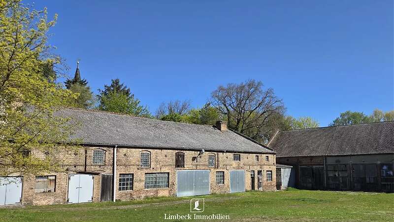 Hofstelle auf 4.930 m² Grundstück zu verkaufen - Bild 1