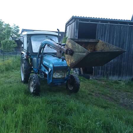 Traktor Ford 3910 mit Frontlader und Schaufel - Bild 2