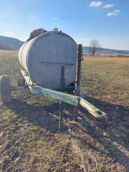 Wasserfässer 500 und 1000 l
