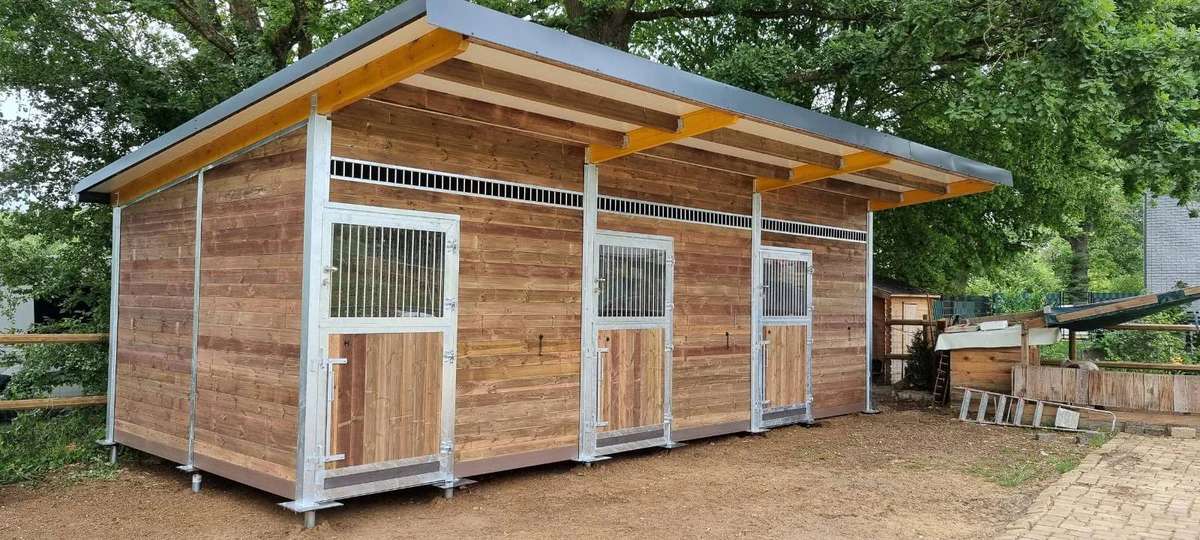 Pferdebox & Außenställe kaufen | Robuste Pferdeställe - professionellen Stallbau
