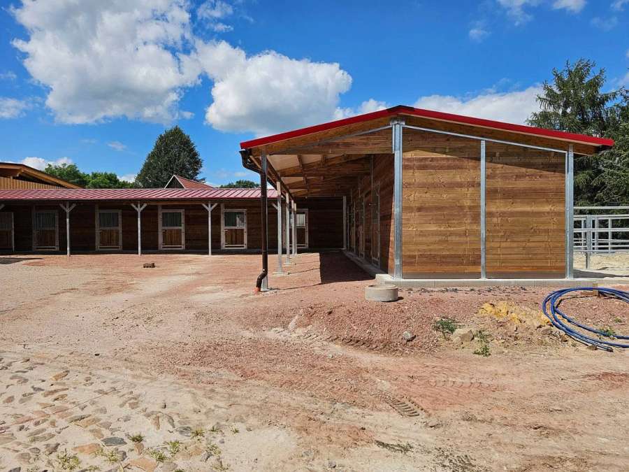Pferdebox & Außenställe kaufen | Robuste Pferdeställe - professionellen Stallbau - Bild 4
