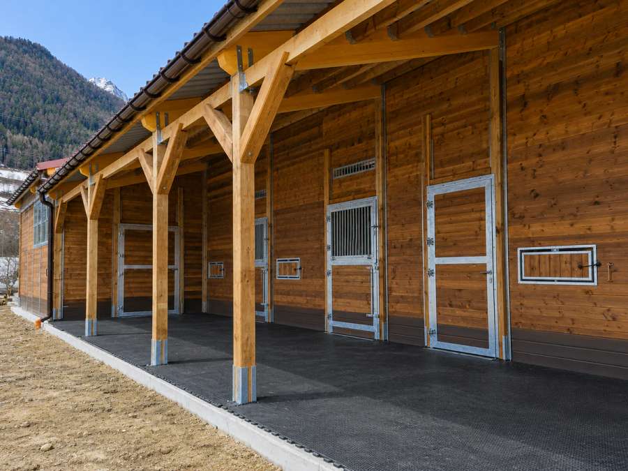 Pferdebox & Außenställe kaufen | Robuste Pferdeställe - professionellen Stallbau - Bild 13