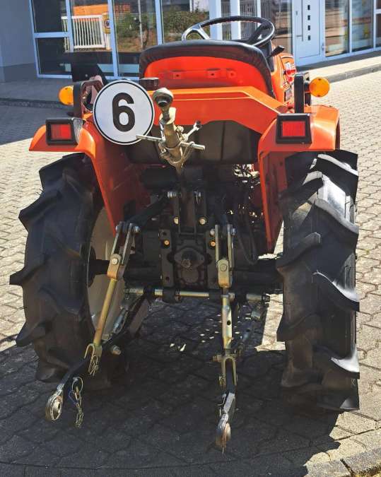 Kubota Bulltra B1-15 Kleintraktor, Schlepper-Schmalspur - Bild 3