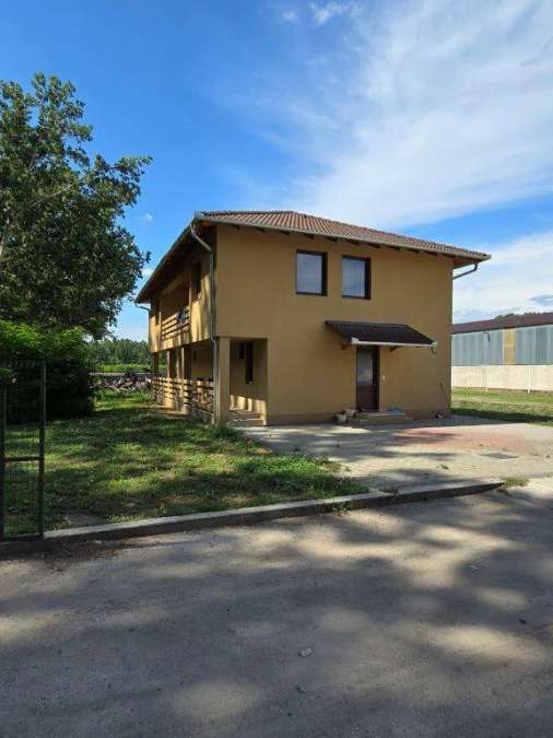 Cattle Farm for Sale in Hungary – 5 ha Property with Optional 200 ha Agri land - Bild 1