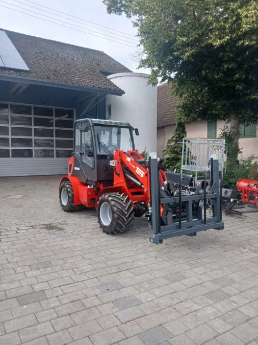 Hydraulisch klappbare Ballengabel Sofort Verfügbar - Bild 1