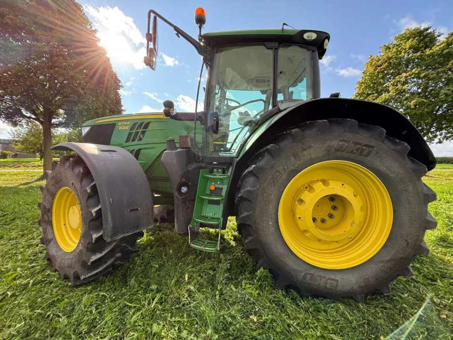 Traktor John Deere 6215R BRUTTO