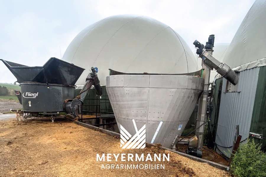 Landwirtschaftlicher Betrieb mit Biogasanlage (BGA), Ackerland & Grünland zu verkaufen - Bild 1
