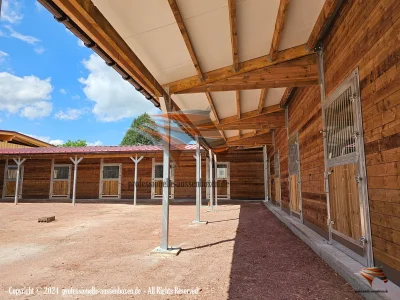 Pferdestall bauen - Außenstall, Pferdebox & Offenstall kaufen | Weidehütte & Top-Qualität Pferdeunterstand, Laufstall für Pferde