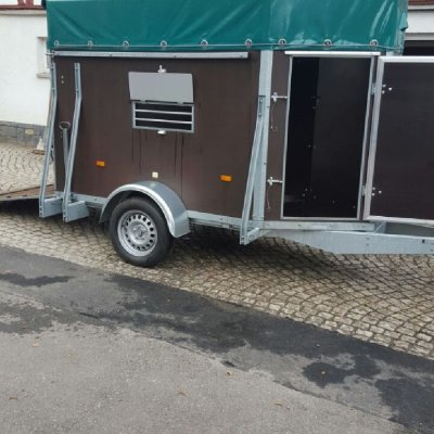 Anhänger für den Transport von Nutztieren zu vermieten